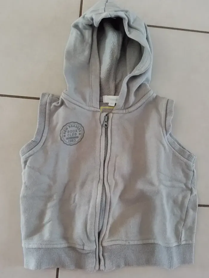 Veste à capuche sans manches