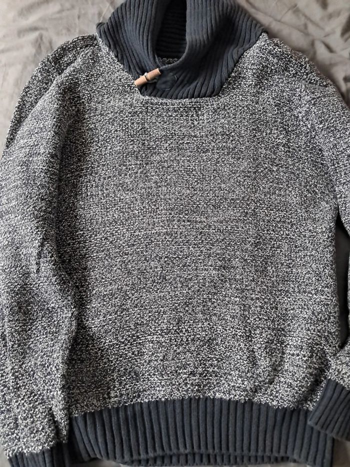 Pull coll V bouton bois - photo numéro 3