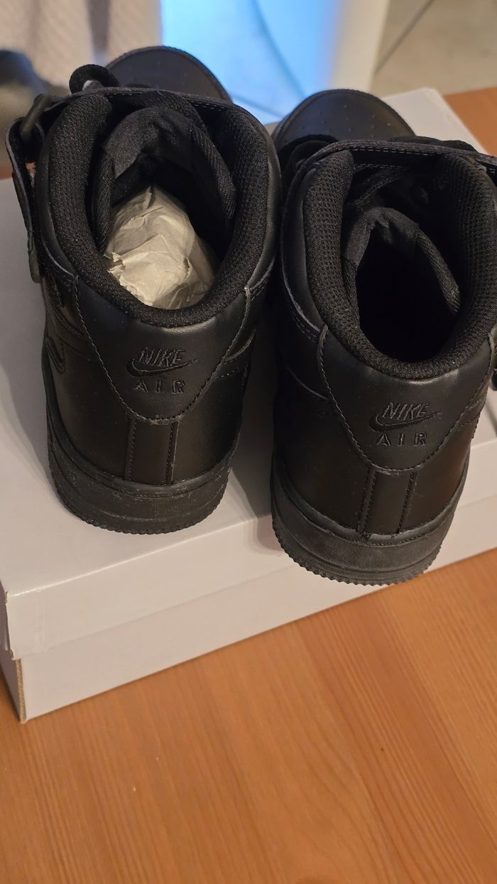 (NEUVES  non portées) 🏷🥰😍 superbes  baskets NIKE  AIR FORCE ONE Pointure 37.5 unisex 😍🥰 - photo numéro 4