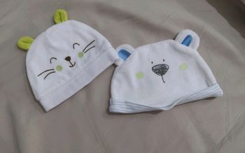 Lot Bonnets x 2 bébé 3 mois