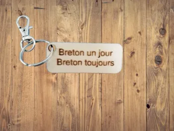 Porte-clés bois gravé "Breton un jour, Breton toujours"