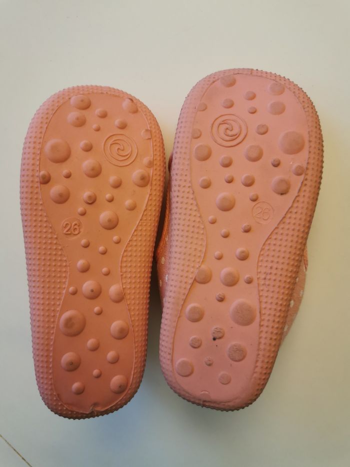 CHAUSSONS FILLE T26 NEUFS - photo numéro 2