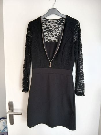 Robe moulante dentelle noire