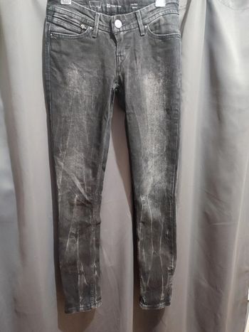 Skinny Levi's 25
