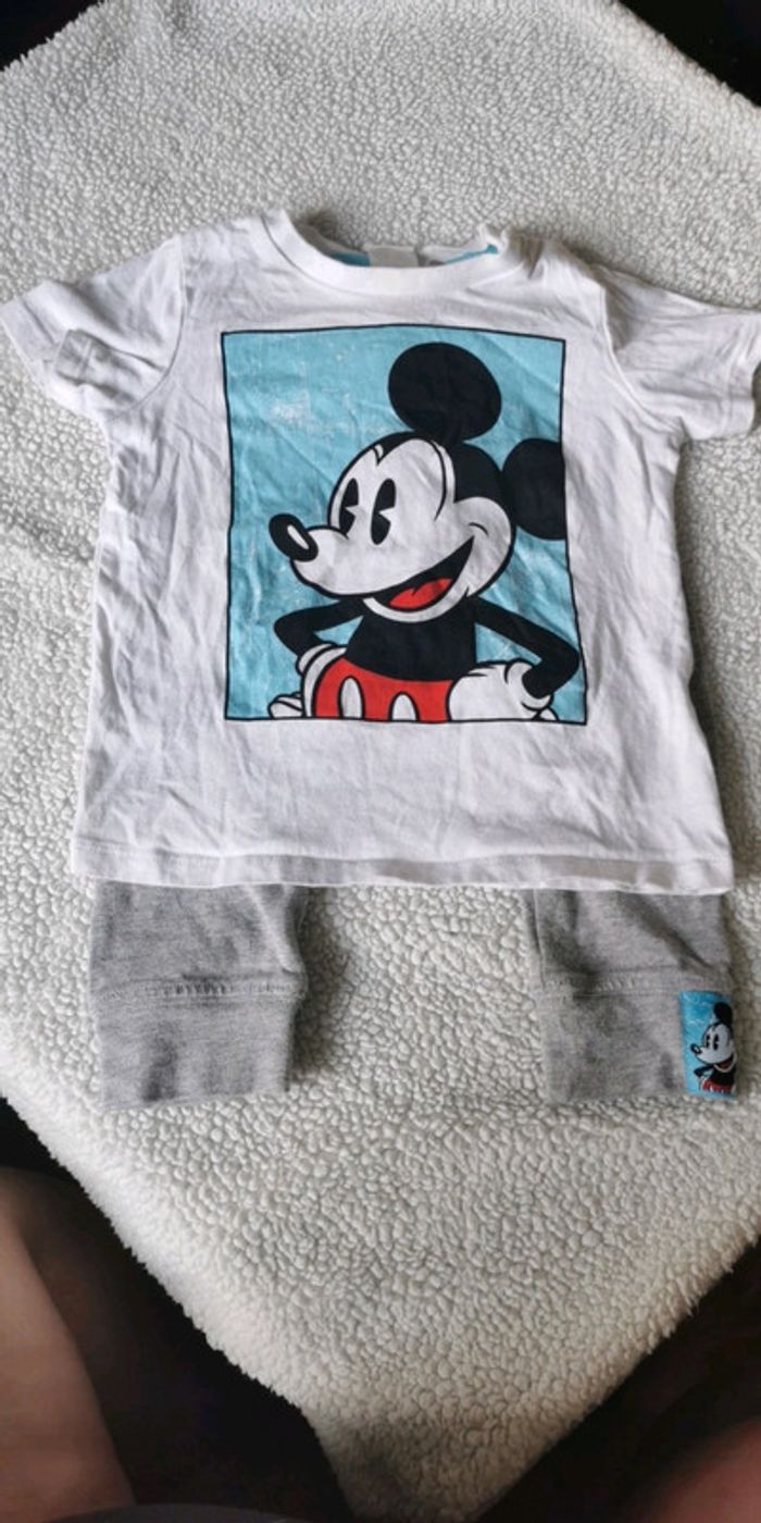Ensemble tee-shirt caleçon Mickey Disney