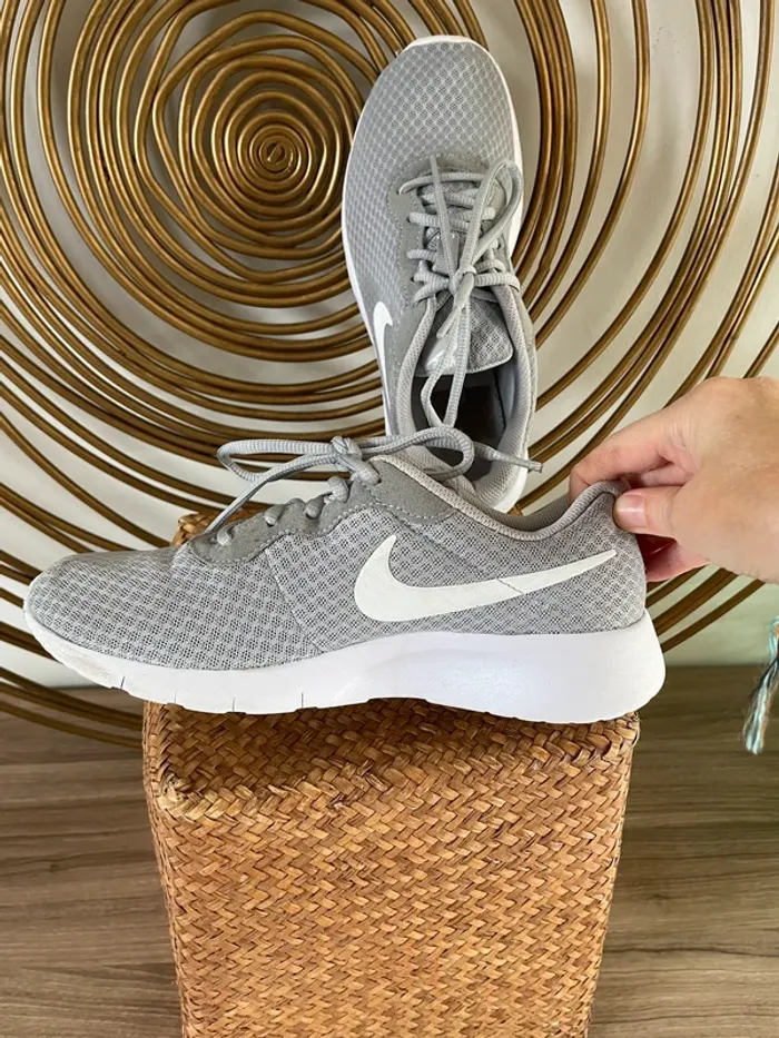 Baskets Nike grises T38 - photo numéro 2