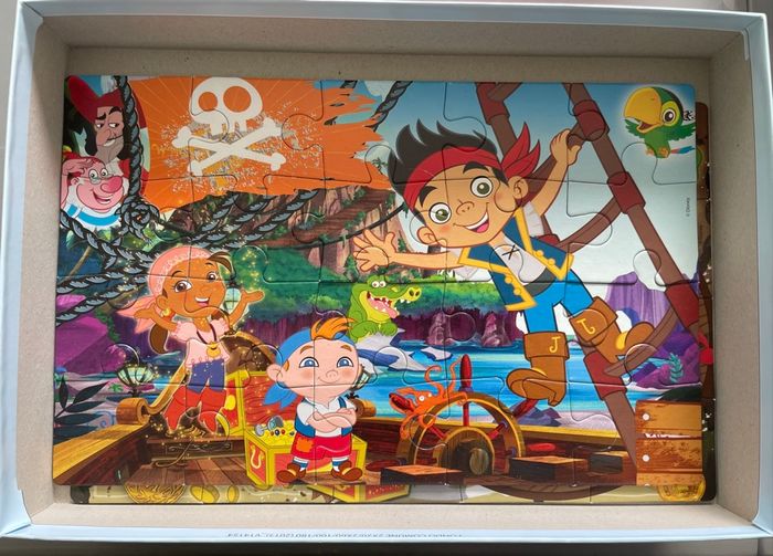 Puzzles Nathan fond de mer et Clementoni  de Disney Pirates et Princesses Très bon état - photo numéro 4
