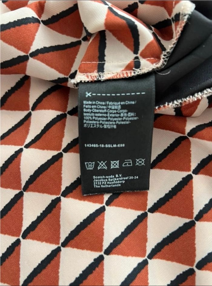 Robe droite imprimé graphique beige bordeaux noir à ceinturer Scotch and Soda - photo numéro 8
