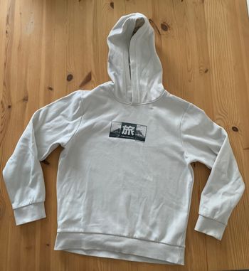 Sweet à capuche XXS tres bon etat