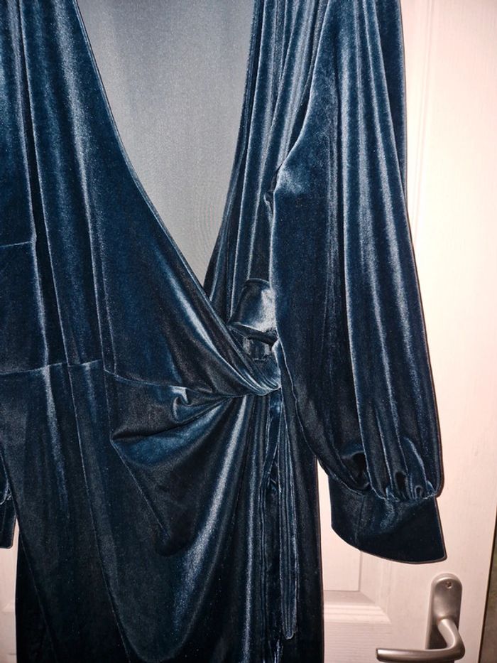 Superbe robe porte-feuille en velours ras George taille 52 - photo numéro 2