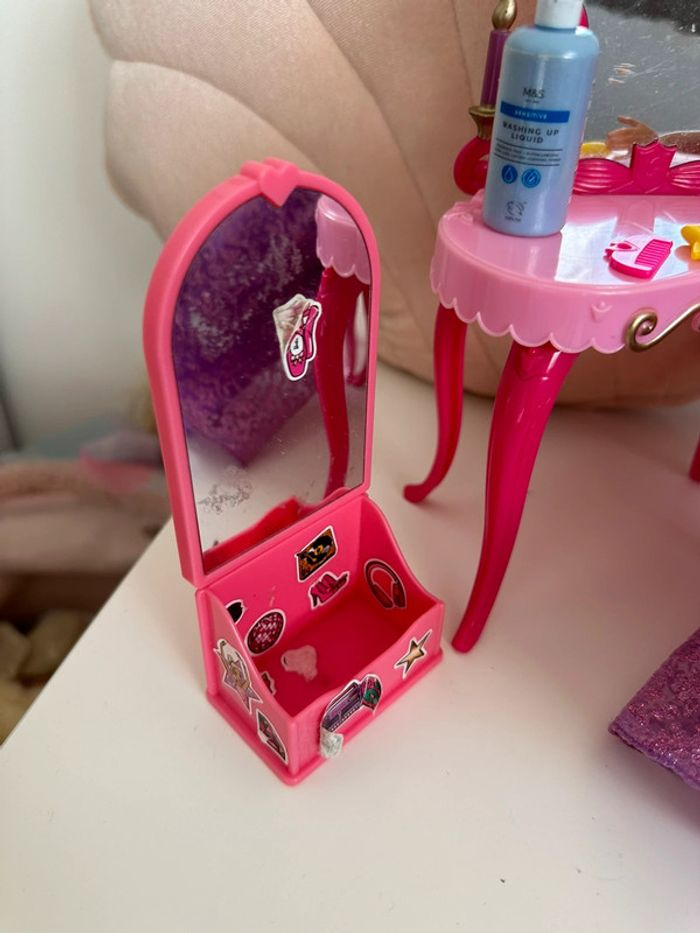 Barbie avec son salon de beauté - photo numéro 4
