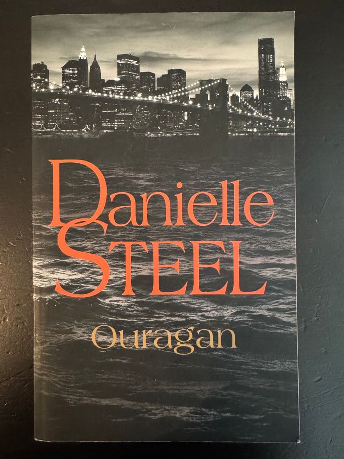 Livre danielle steel ouragan