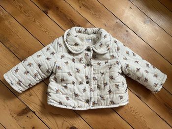 Manteau beige fleurs moumoute Bout’chou