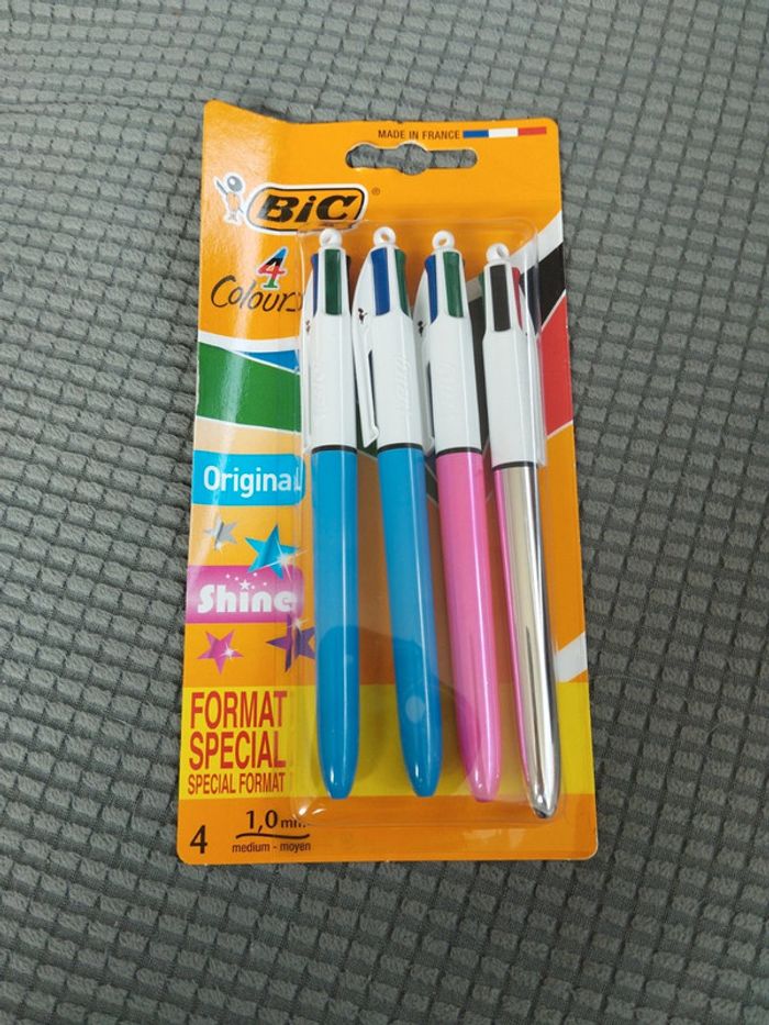 Lot crayons 4 couleurs lot V