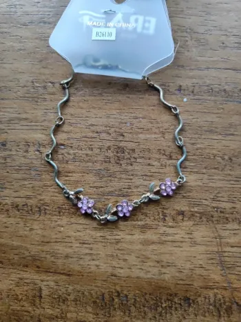 Bracelet or avec petites fleurs rose