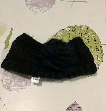 Bandeau cheveux en laine noir avec fleur noir sur le devant