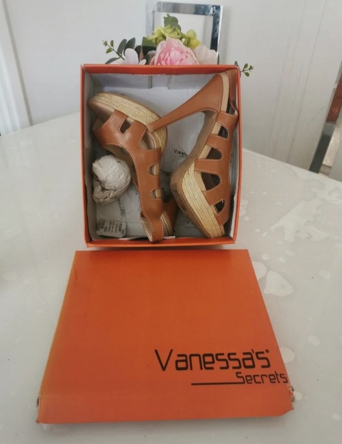 🤎🤍Jolie Paires De Sandales Les Secrets De Vanessa 🤎🤍 - photo numéro 2