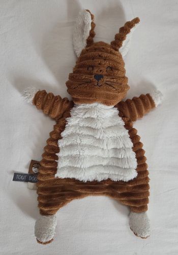 Doudou plat Lapin blanc et marron côtelé- Tape à l'œil 