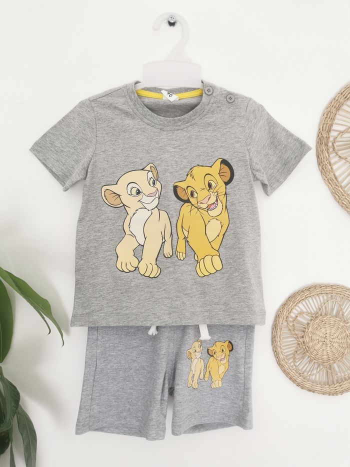 🧑 Bermuda 🩳 en toile 👶 Sergent Major
🖊️ ÉTAT ✅️: Parfait👌 - Avec étiquette🏷️ - Jamais porté 🆕
🖊️ DESCRIPTION🩳:
▪️Taille 24 Mois - 86 cm
▪️Matière: 100% coton
▪️Taille elastiquée à l'arrière ajustable de l'intérieur
▪️Fermeture par 1 bouton