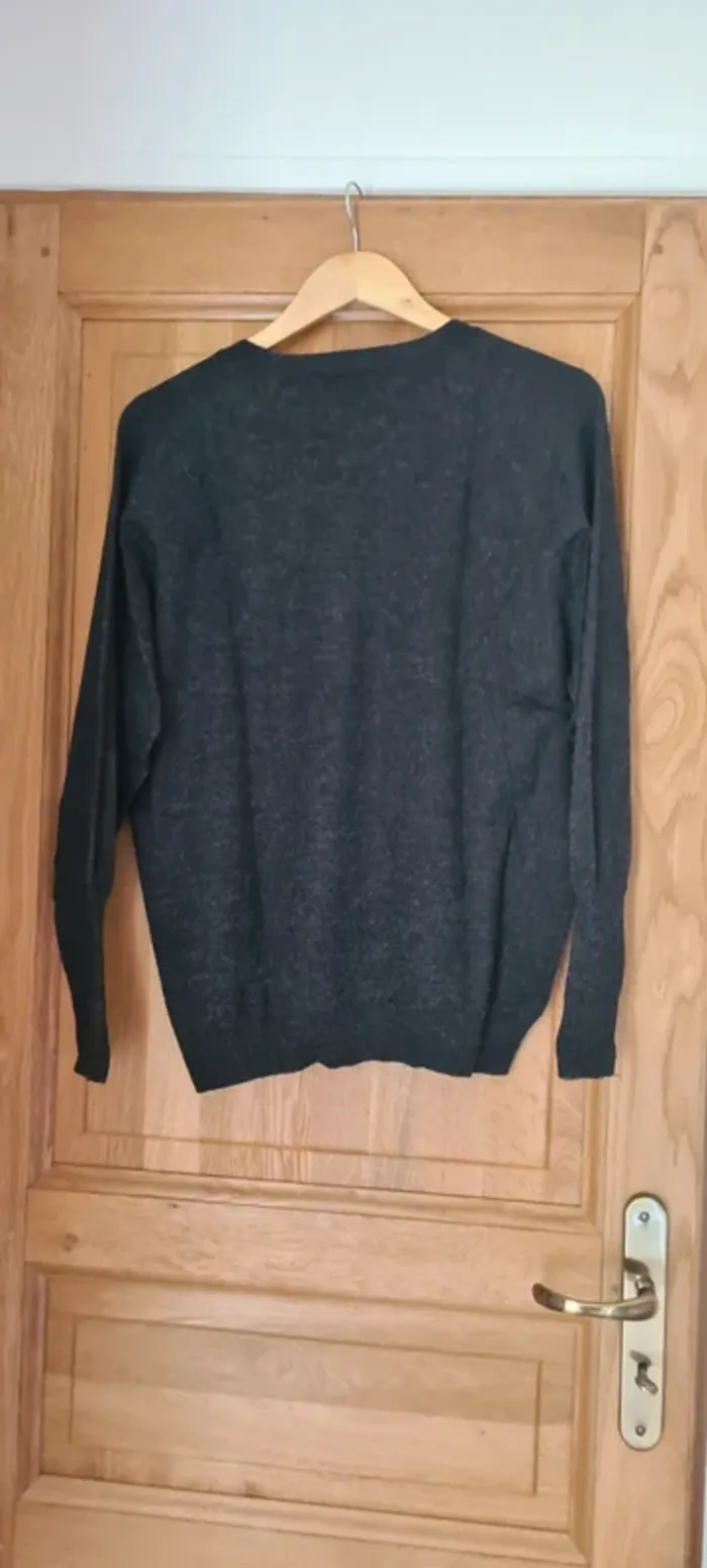 Pull gris col V Trussardi - photo numéro 4