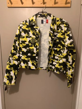 Très jolie veste en jean femme