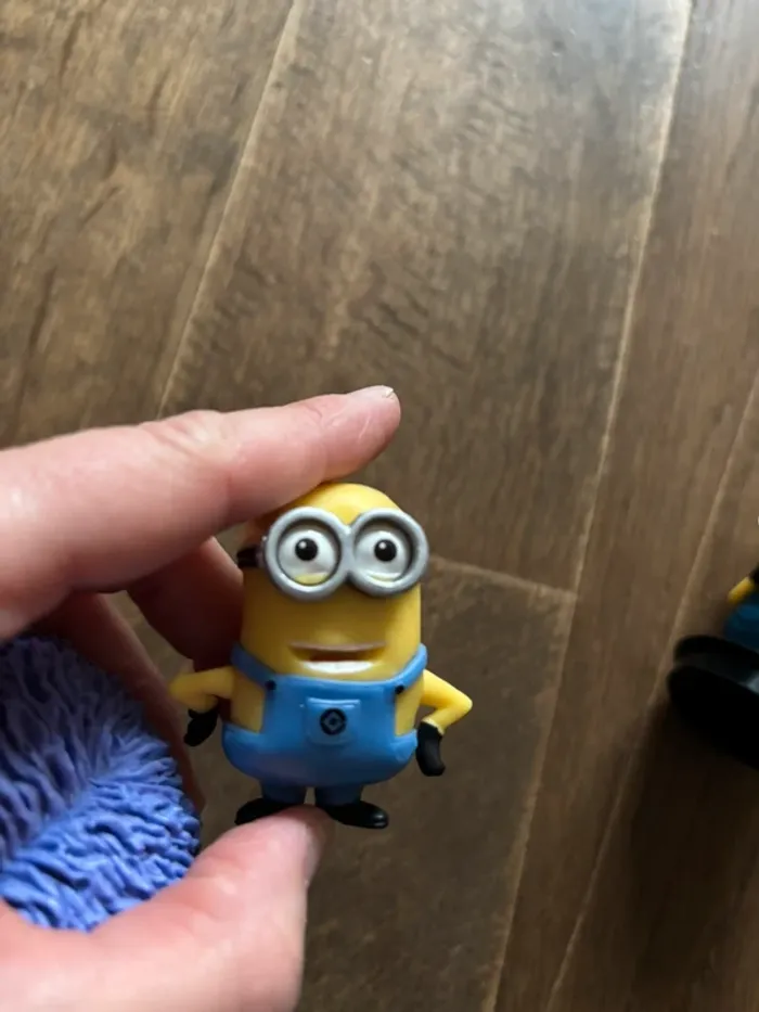 Lot de 3 figurines minions très bon état - photo numéro 3