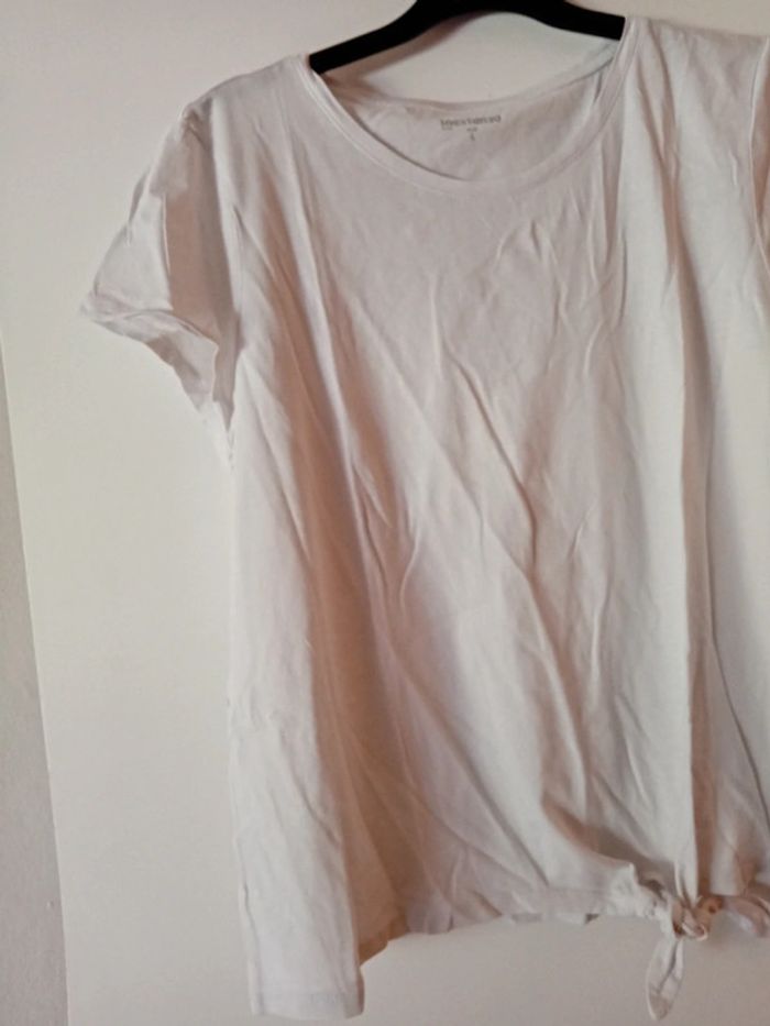 Tee-shirt manches courtes blanc.  TBE. Taille L - photo numéro 2