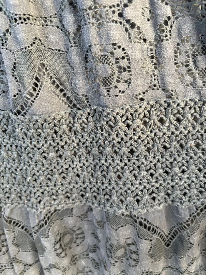 Robe longue à dentelle, taille unique (36/38) , correspond à un M - photo numéro 6