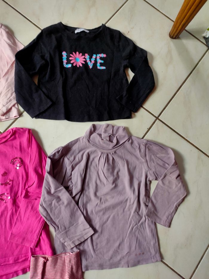 Lot T.shirt taille 4 ans - photo numéro 3