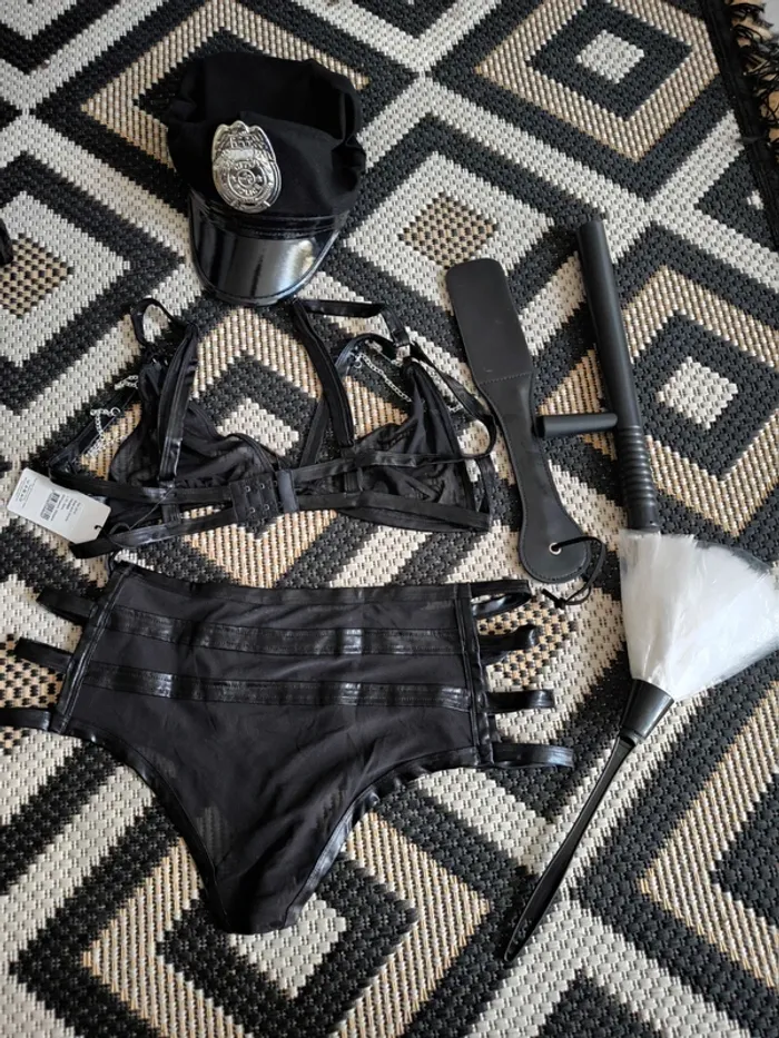 Ensemble Lingerie coquine Neuf + Accessoires – Taille L/XL 🖤 - photo numéro 2