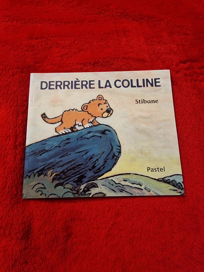 Livre derrière la colline