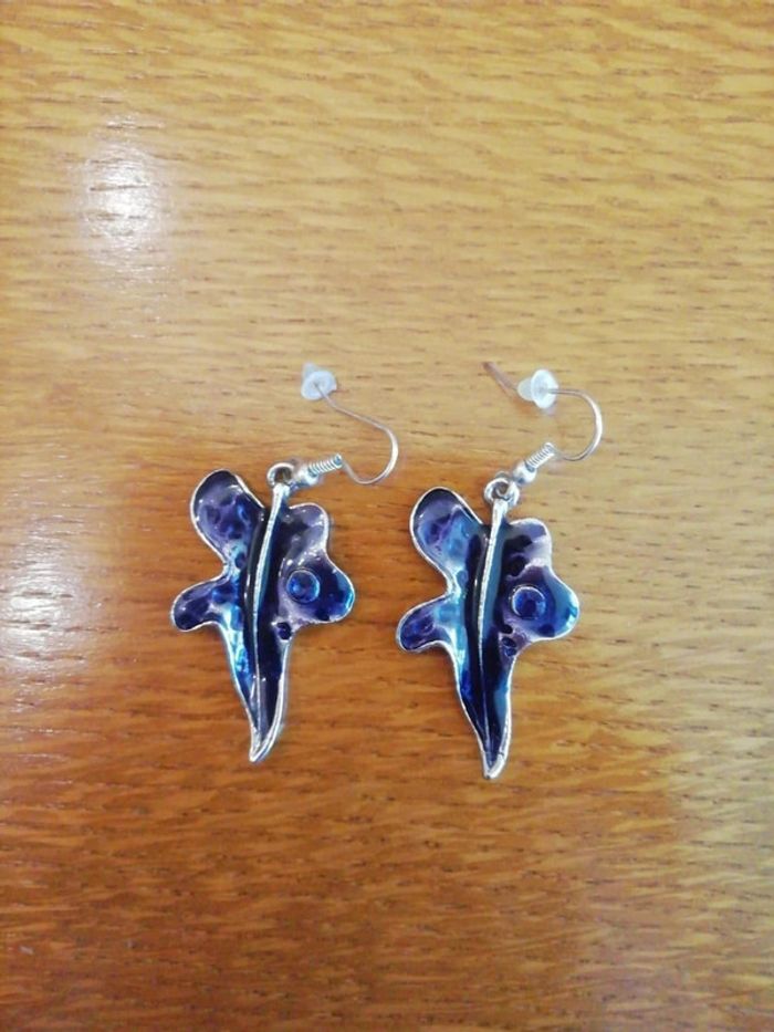 Boucles d'oreilles feuilles noires - photo numéro 2