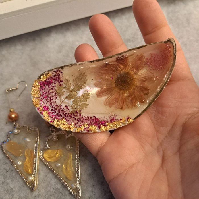 Boucles d'oreilles pendante résine avec coupelle - photo numéro 5