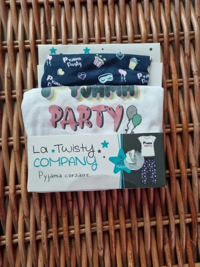 Lot de 2 pyjamas neufs fille 3 ans - photo numéro 2