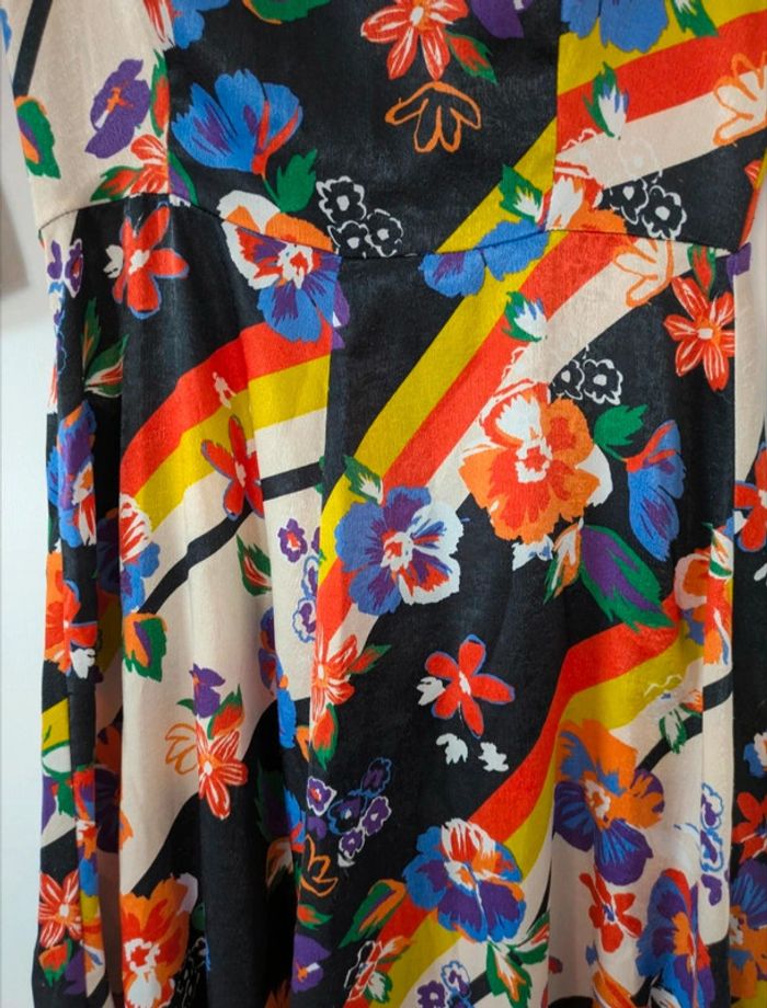Robe midi satinée fleurie esprit vintage - photo numéro 2