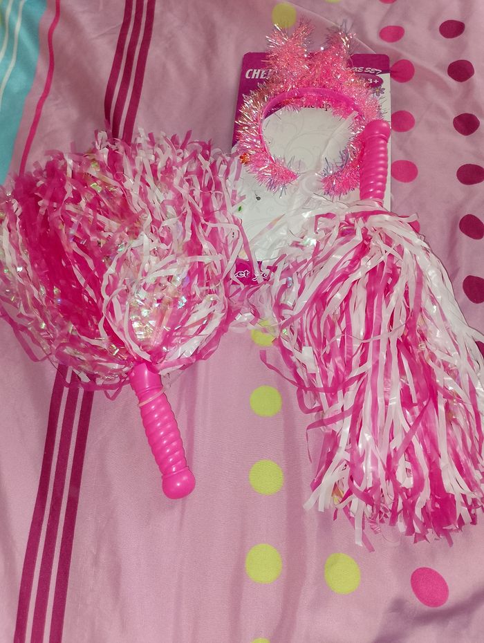 Pompom et serre tête petite fille