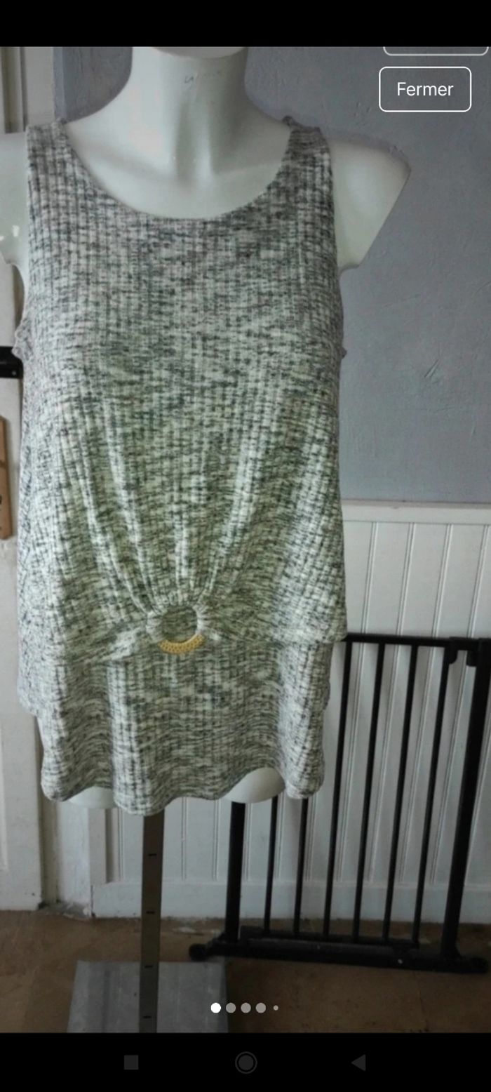 Très jolie haut femme f3