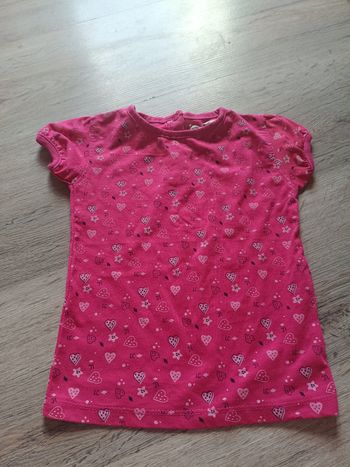 T-shirt rose motif coeur taille 24 mois - East london
