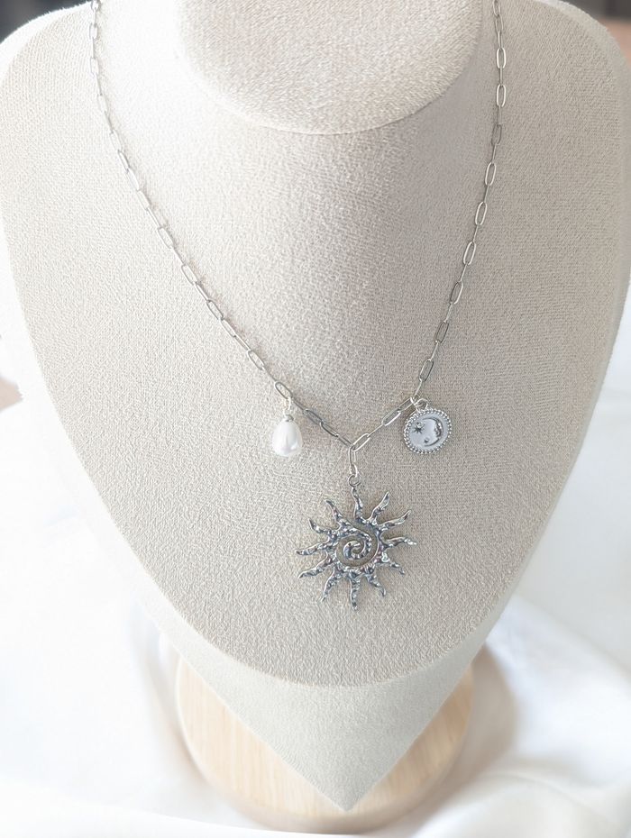 Collier breloques soleil