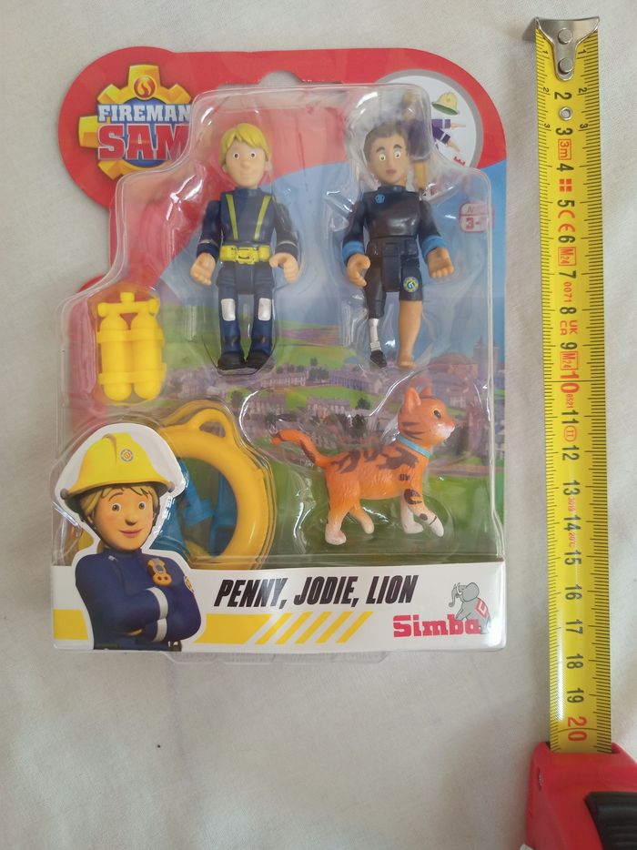 Penny, Jodie et lion : personnages Sam le pompier