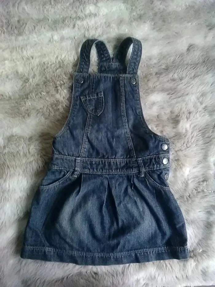 Robe salopette en jean 4ans - Kiabi-2 vêtements achetés le 3ème offert - photo numéro 2