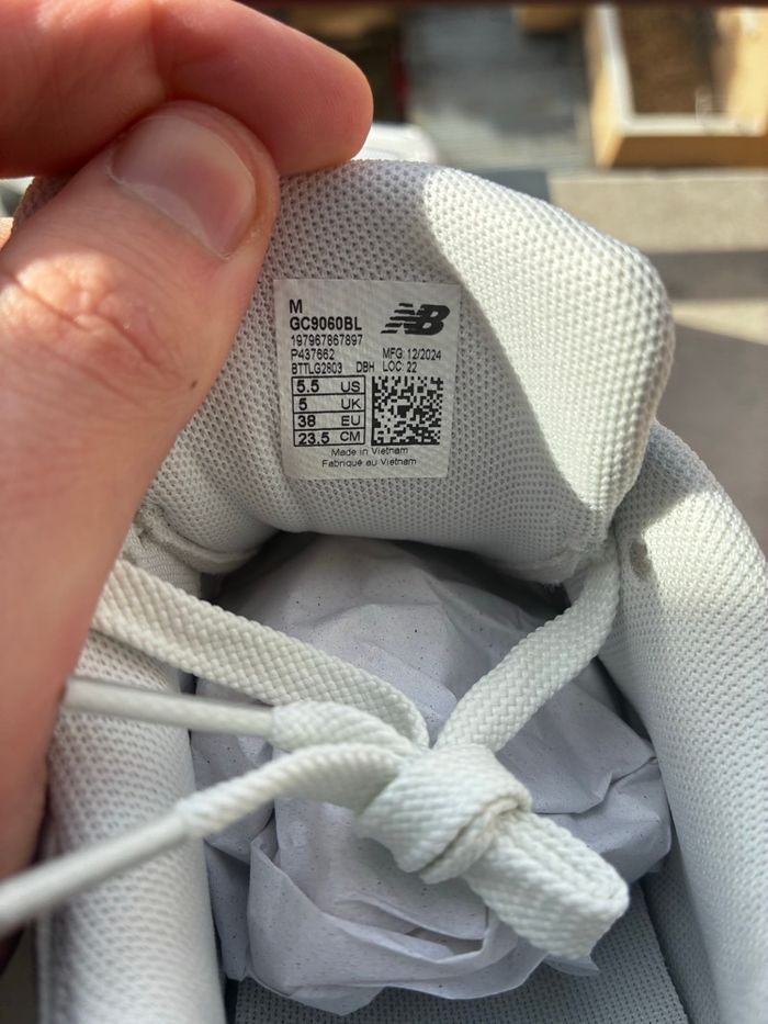 New Balance 9060 Dusk Shower - Taille 38 - Neuves - photo numéro 2