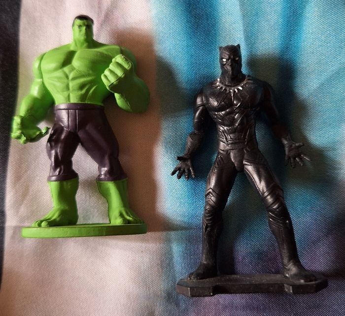 Lot de 2 figurines : Hulk et Black Panther