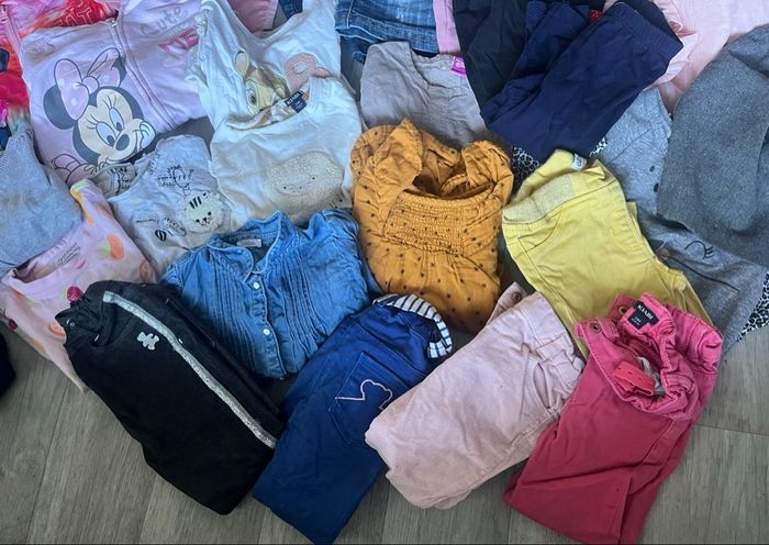 Lot de 48  articles de vêtements fille 24 mois - photo numéro 10