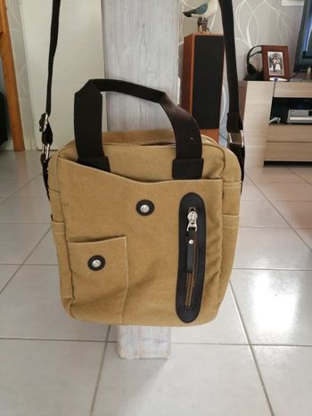 Baise-en-ville beige