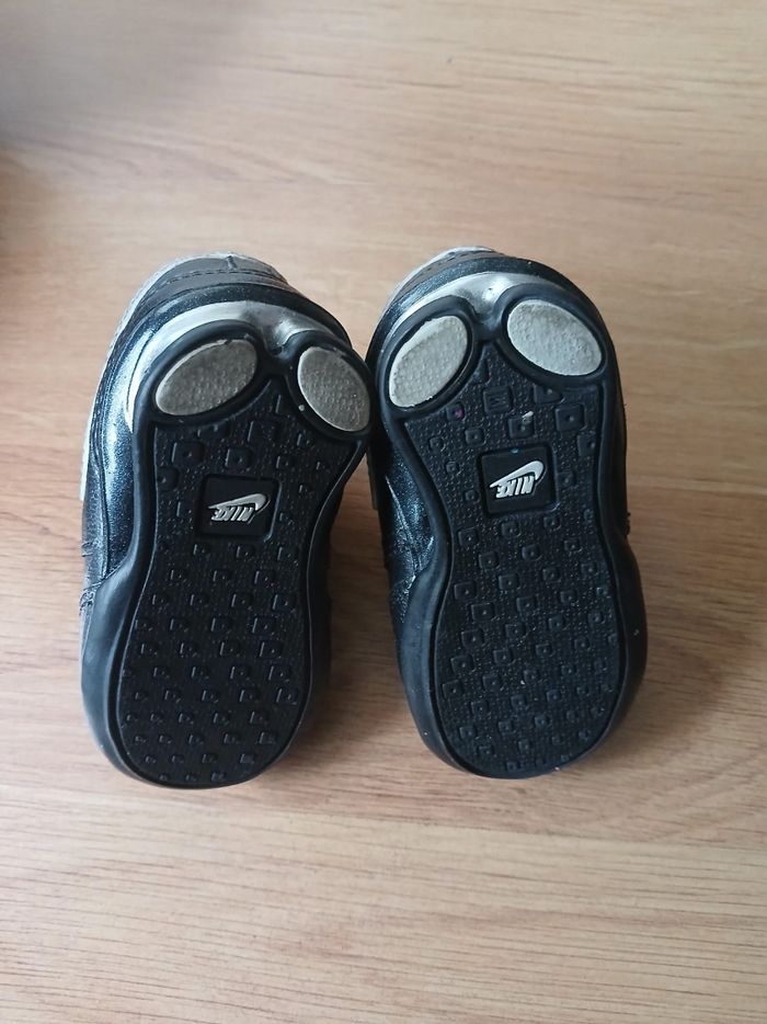 Baskets bébé garçon Nike neuves taille 19 - photo numéro 3
