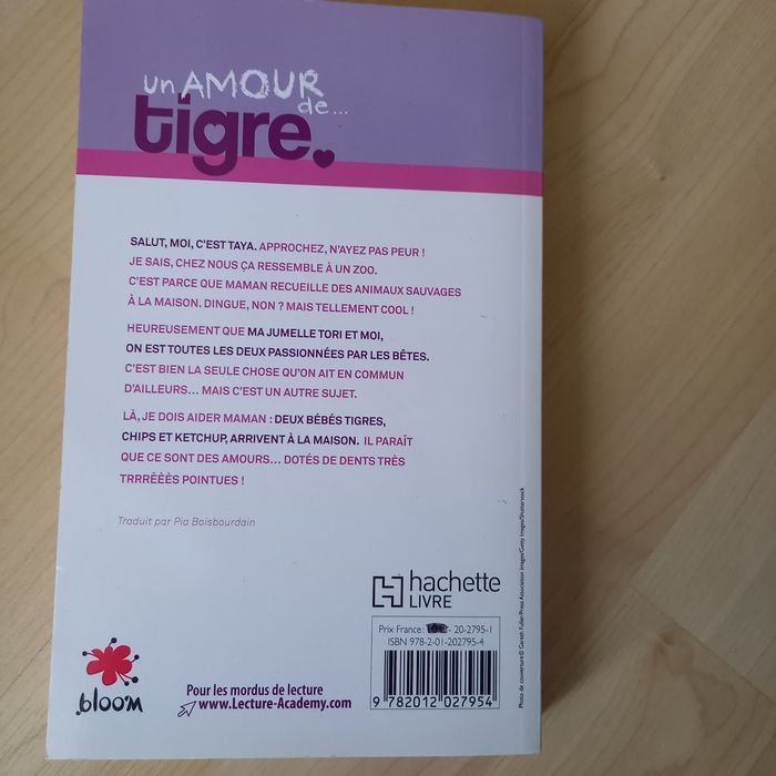 Livre un amour de tigre - photo numéro 2