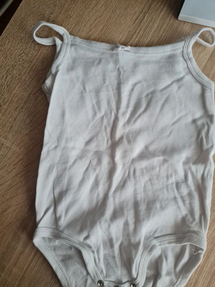 Lot bodies MC 18 mois - photo numéro 3