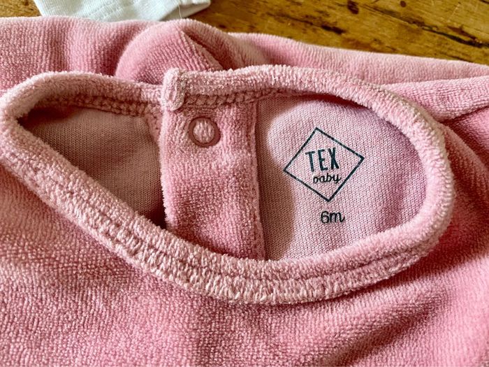 Lot 1 pyjama, 2 bodys 6 mois - photo numéro 3