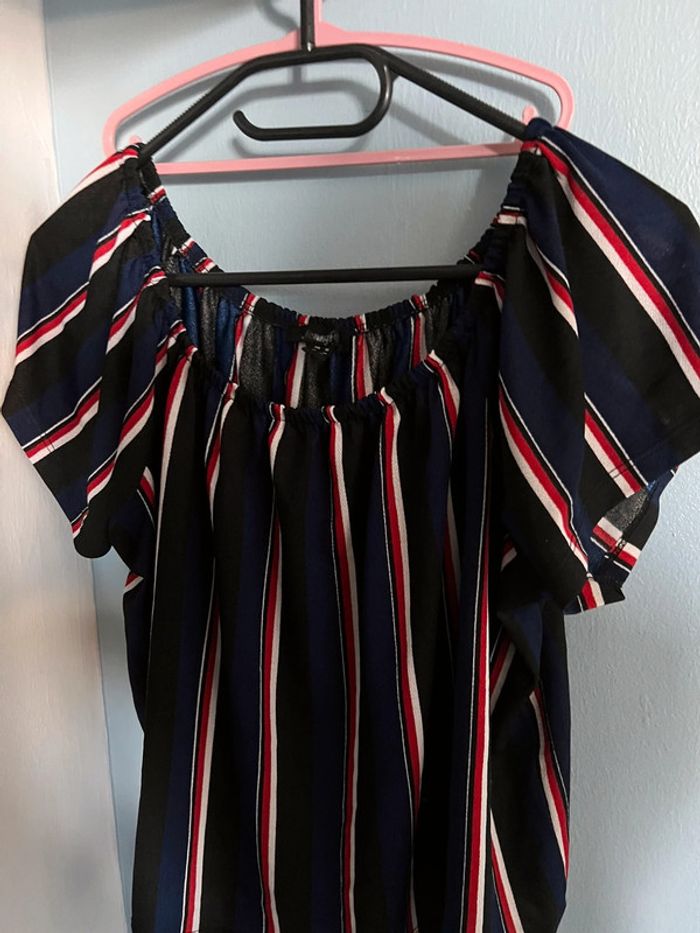 T-shirt épaules dénudées